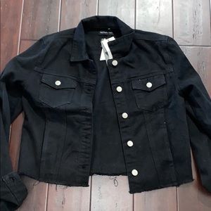 Brand New PrettLittleThing cropped, denim jacket!